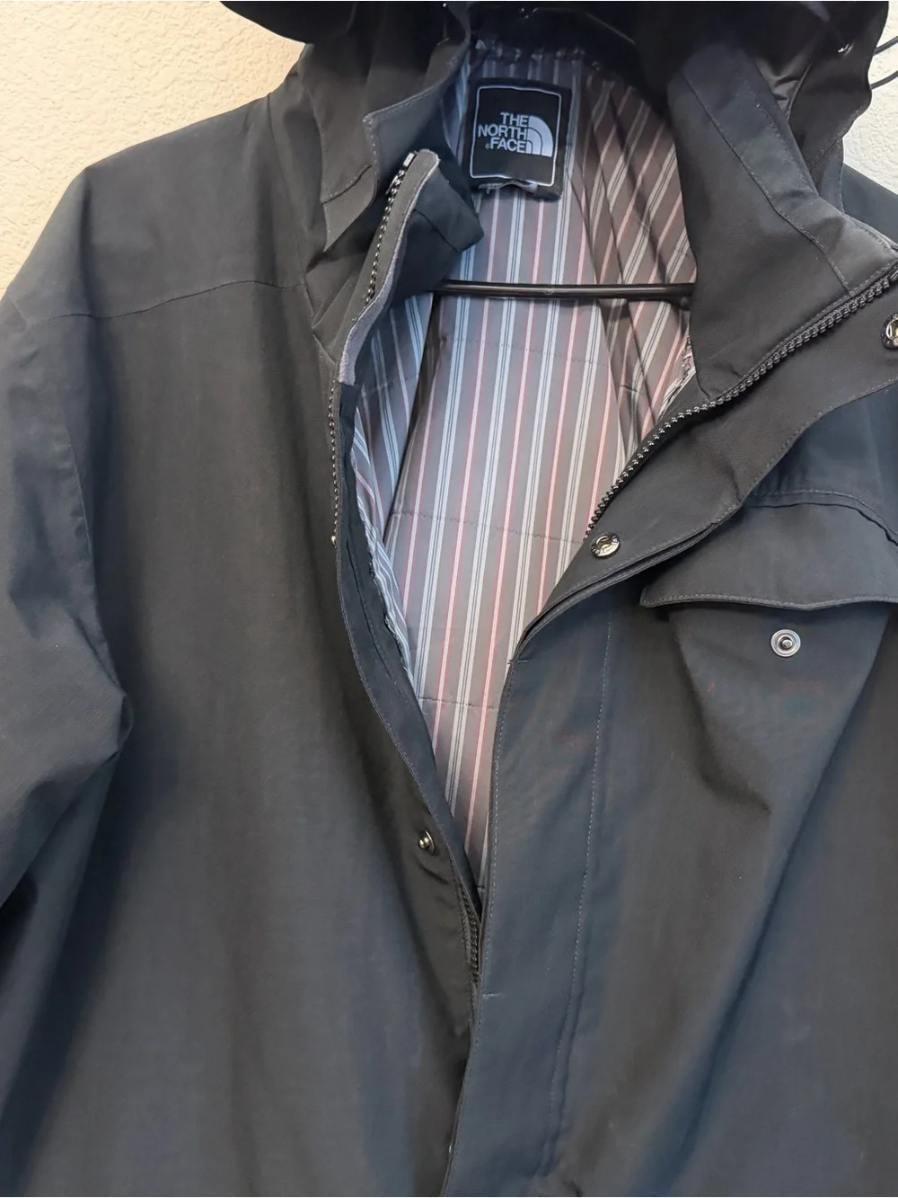 The North Face Hyvent Black Hooded field Raincoat with Flap Pockets Sz XL